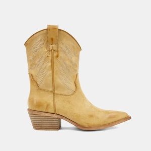 Shu Shop Zahara Boot Size 8